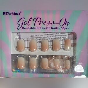 BTARTBOXNAILS 
Gel Press-On Nails - 30pcs - Cream